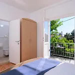 Pansion Jakas 住宿加早餐酒店 萨瓦拉