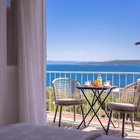 Couette-café Pansion Jakas 3*