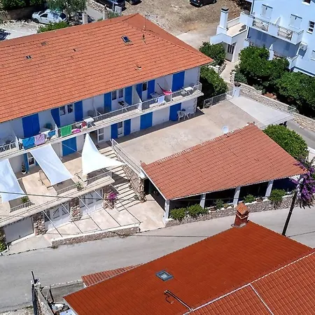 Couette-café Pansion Jakas