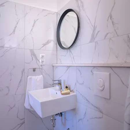 Pansion Jakas 住宿加早餐酒店 萨瓦拉