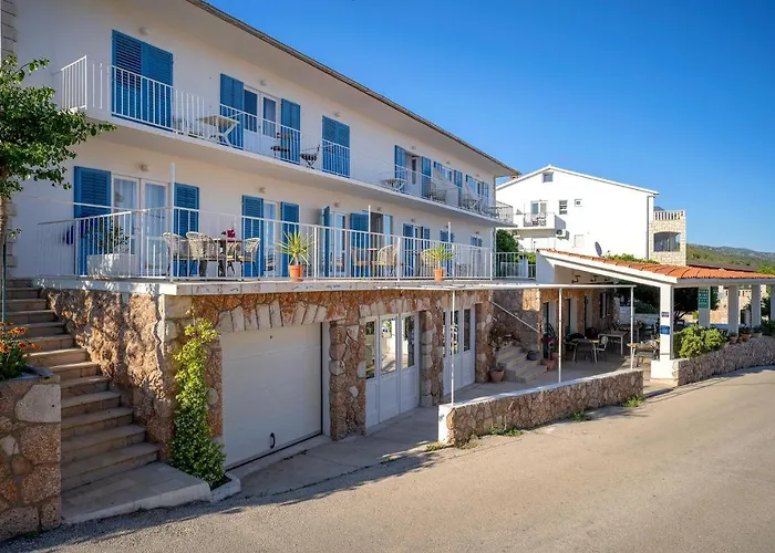 Pansion Jakas 住宿加早餐酒店 萨瓦拉